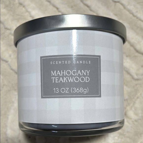 Mahogany Teakwood Scented Candle - Picture 1 of 4
